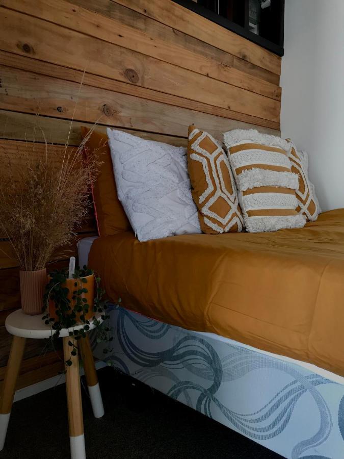 Onehunga Garden Tinyhouse With Parking Hotel Оукланд Екстериор снимка