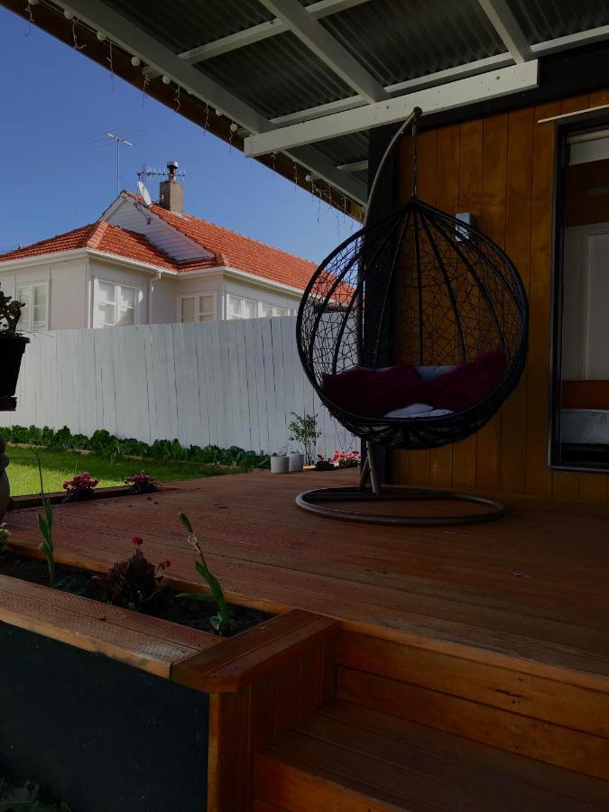Onehunga Garden Tinyhouse With Parking Hotel Оукланд Екстериор снимка